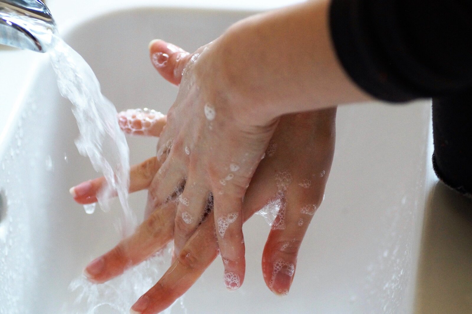 Manchester&#8217;s water supply could be damaging our skin &#8211; but expert advice is on tap, The Manc