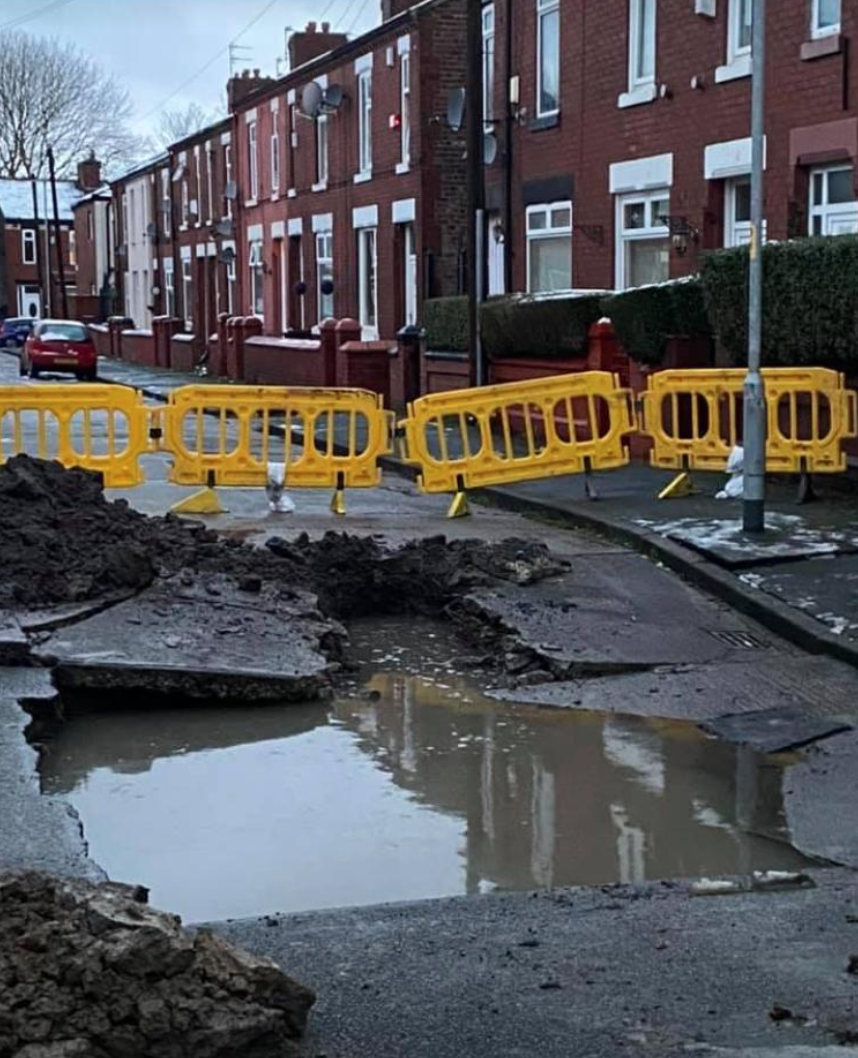 Huge sinkhole swallows car in Abbey Hey after surprise snow blankets Manchester, The Manc