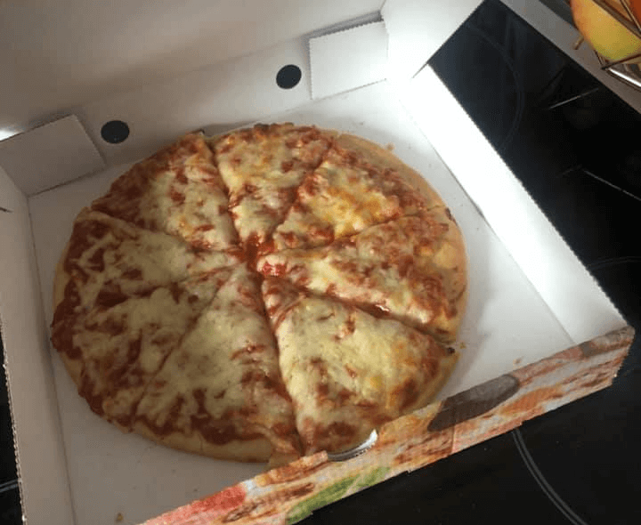 Mum uses genius hack to trick kids into eating home cooked oven pizza, The Manc
