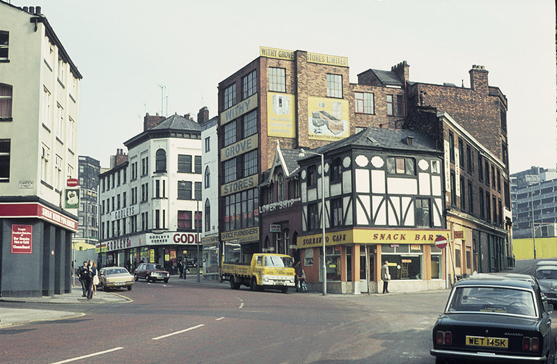 Fascinating 1970s photos give a complete snapshot of old Manchester, The Manc