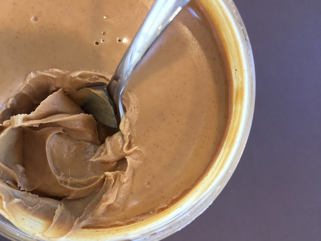 Man creates hack to get all the mayo or peanut butter out of a jar, The Manc
