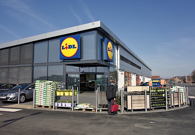 New offers have appeared in the Aldi Specialbuys and Middle of Lidl aisles this week, The Manc
