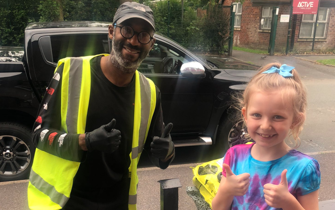 Little girl from Ashton-under-Lyne forms heartwarming lockdown friendship with deaf delivery driver, The Manc