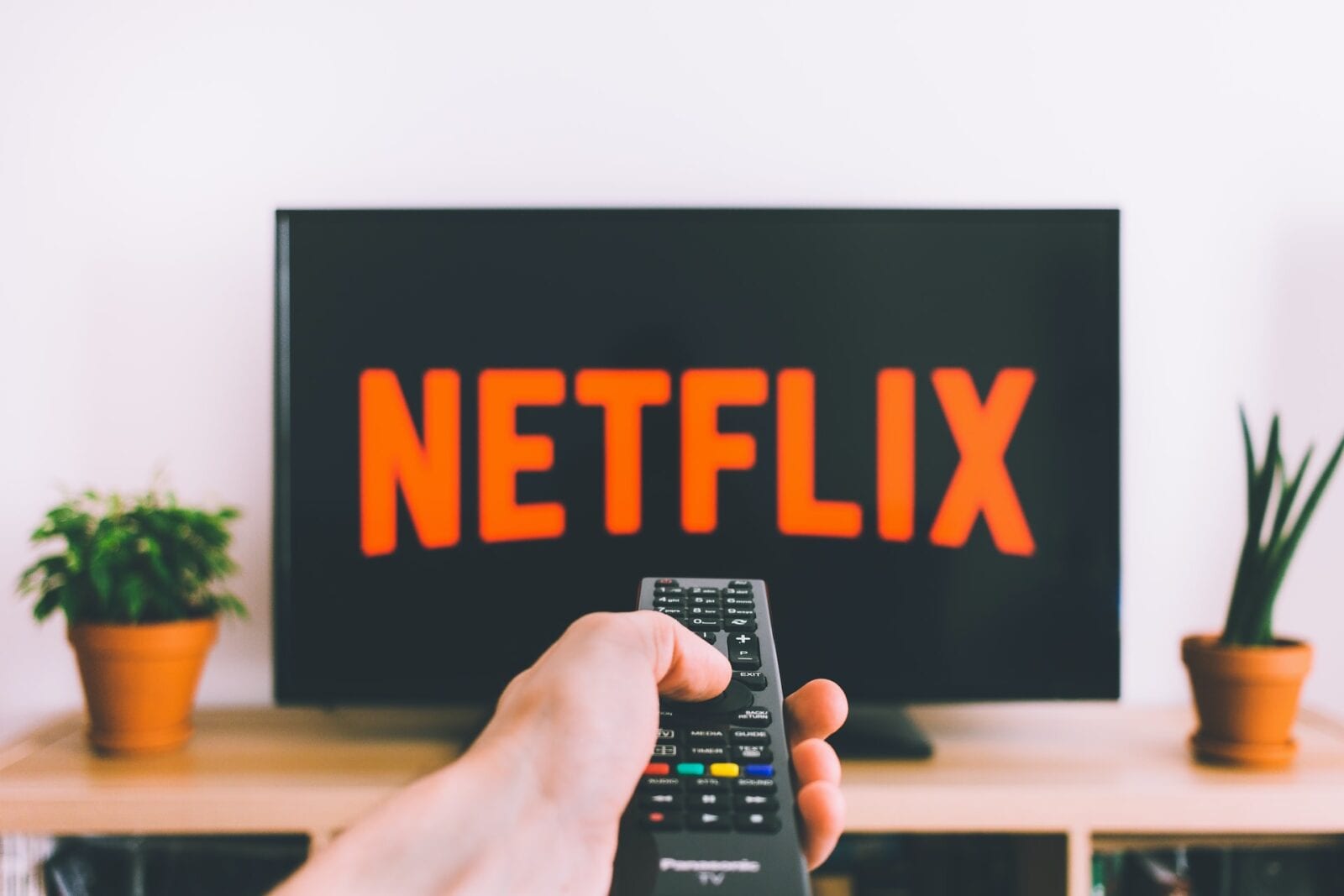 Netflix is trialling a &#8216;shuffle&#8217; button for when you can&#8217;t decide what to watch, The Manc