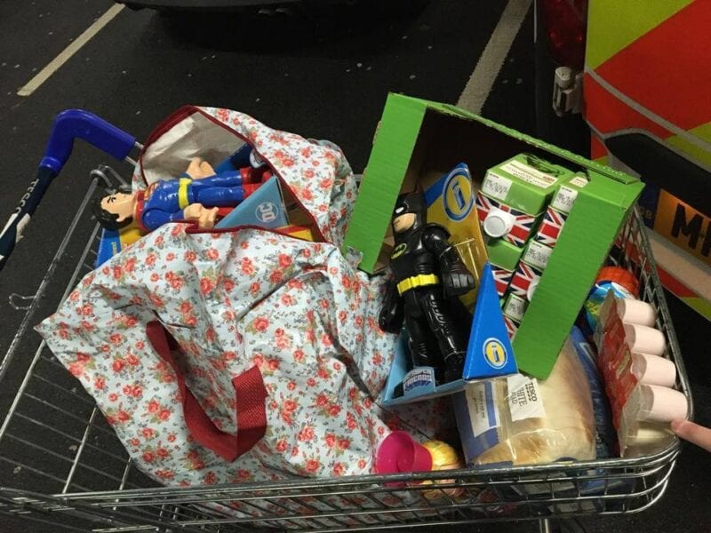 Oldham police and supermarket staff work together to help a struggling family, The Manc