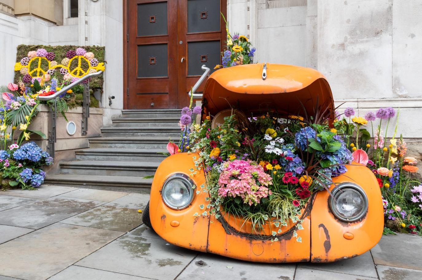 The streets of Manchester city centre will be filled with flower sculptures this summer, The Manc
