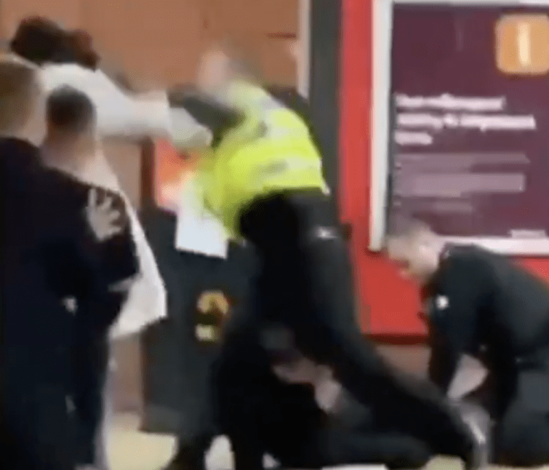 Video shows police officer &#8216;punch&#8217; woman outside Oldham supermarket, The Manc