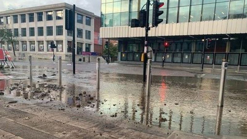 Major incident declared as Oxford Road flooding repairs to take until &#8216;end of next week&#8217;, The Manc