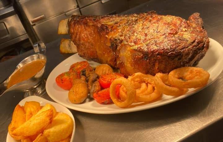You can get a huge 100oz steak for free at this Oldham pub if you can finish it, The Manc
