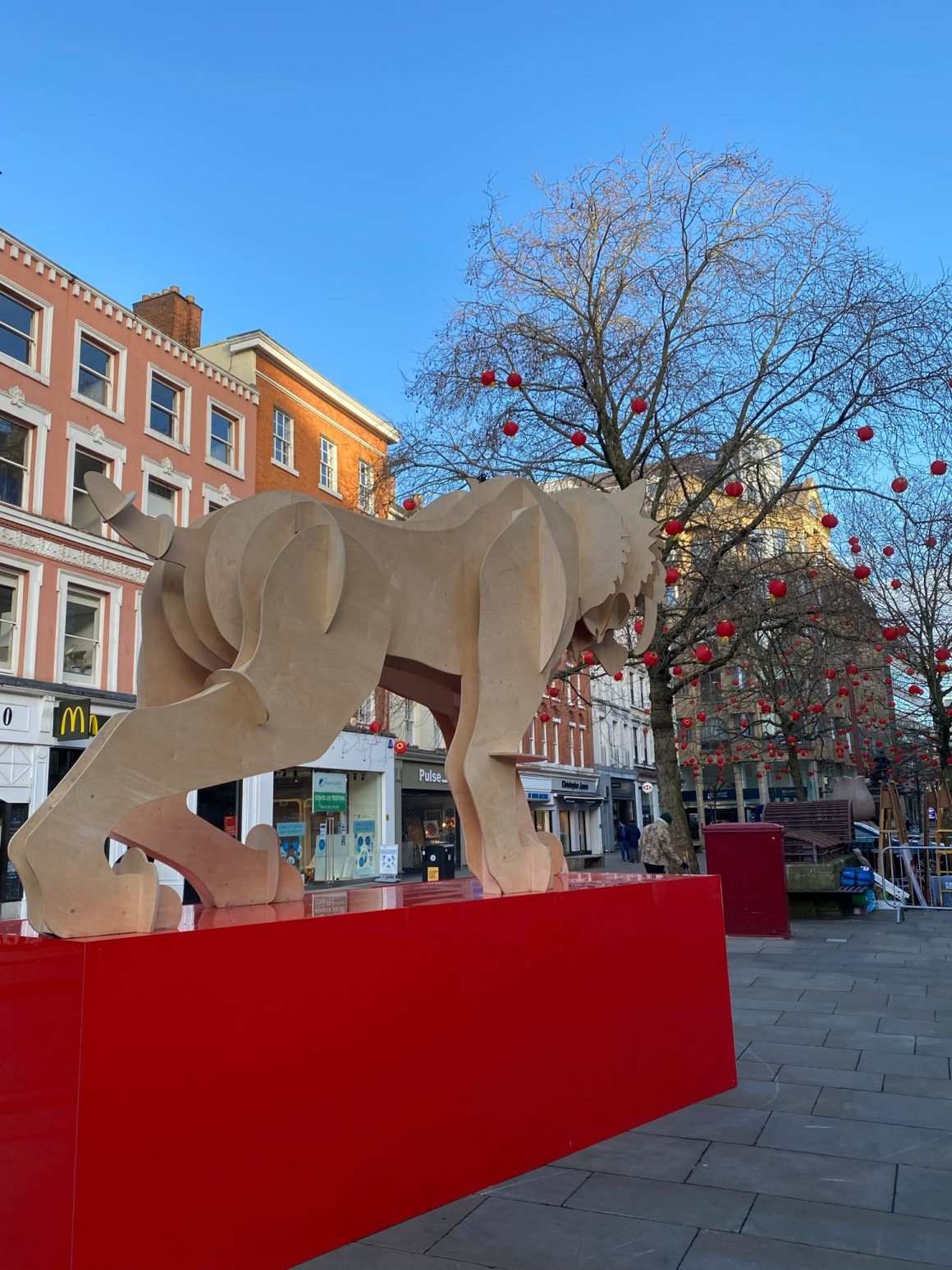 A giant tiger sculpture has appeared in Manchester city centre