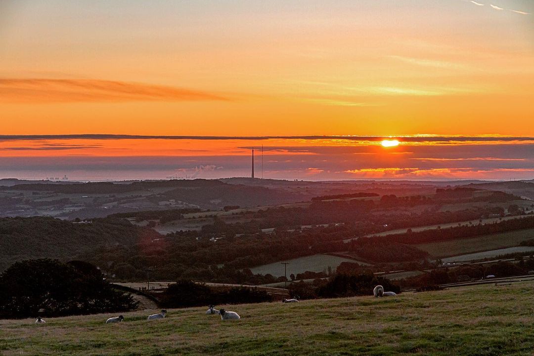 The jaw-dropping country walk that passes a tower taller than The Shard, The Manc