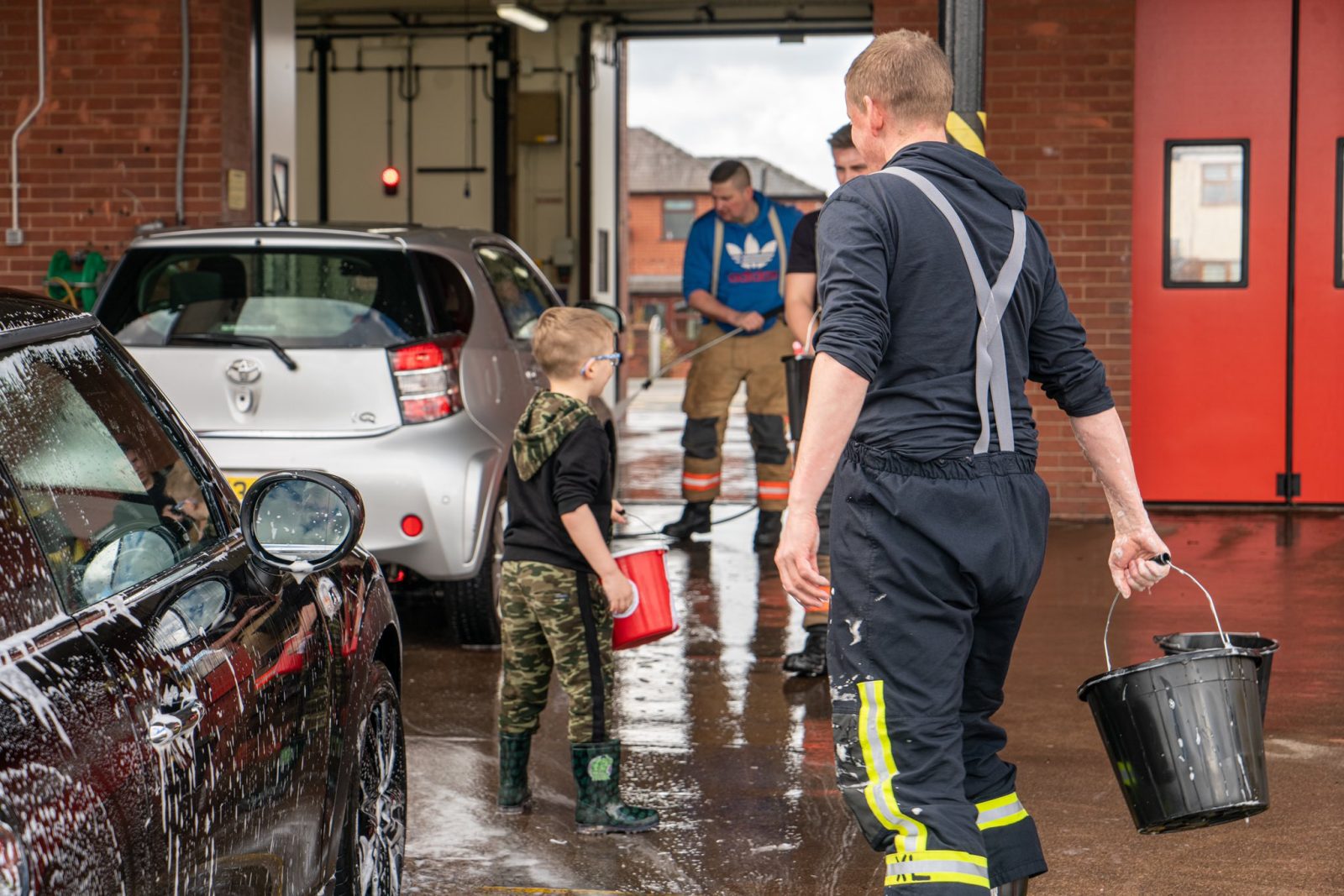 Manchester firefighters&#8217; car wash event raises over £32,000 to support the people of Ukraine, The Manc
