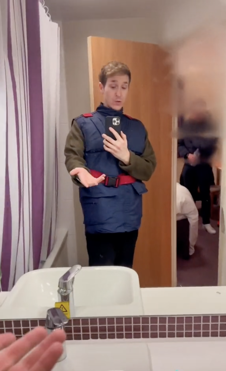 Man discovers genius bag-jacket hybrid that lets you dodge luggage fees on flights, The Manc
