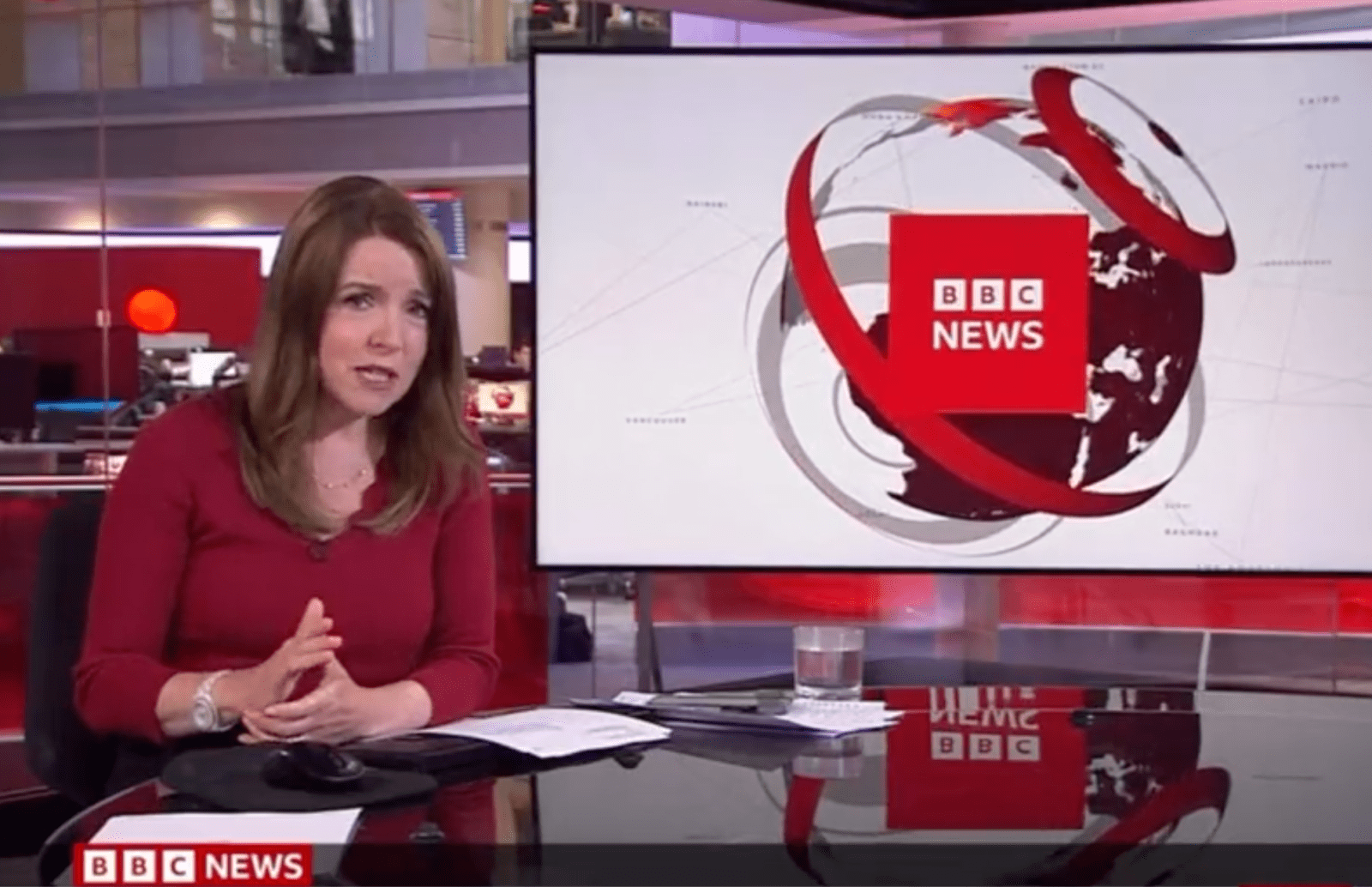 BBC apologises on air after trainee puts Manchester United are