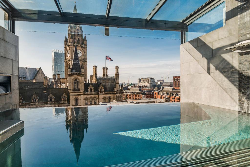 King Street Townhouse's rooftop pool and spa.