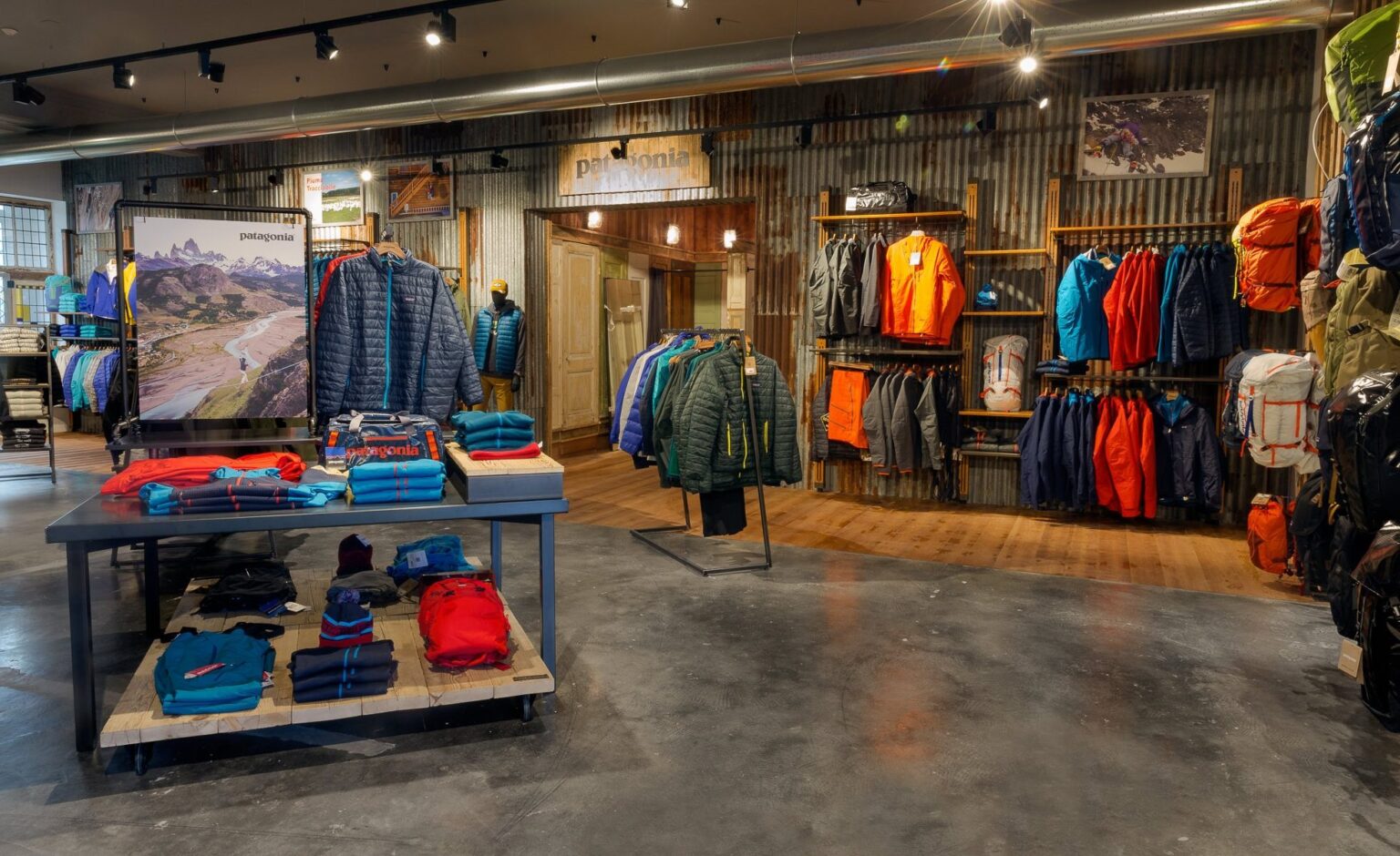 Patagonia founder gives away $3 billion company to environmental causes ...