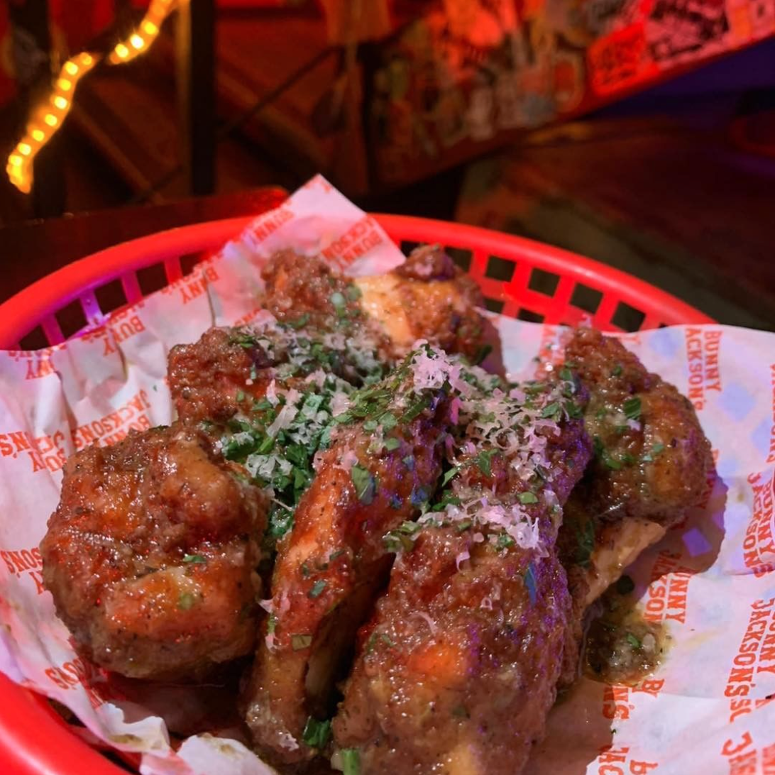 where to eat wings in Manchester