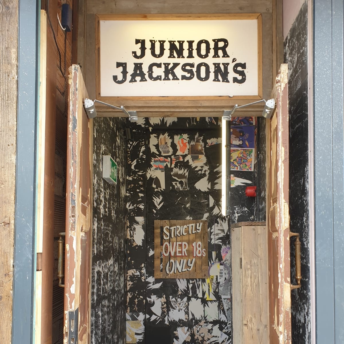 Where is Junior Jackson's?
