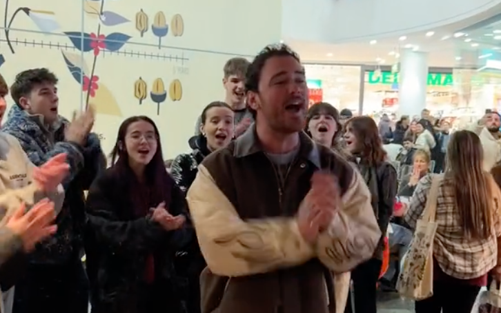 Cian Ducrot surprising people with choir in Manchester