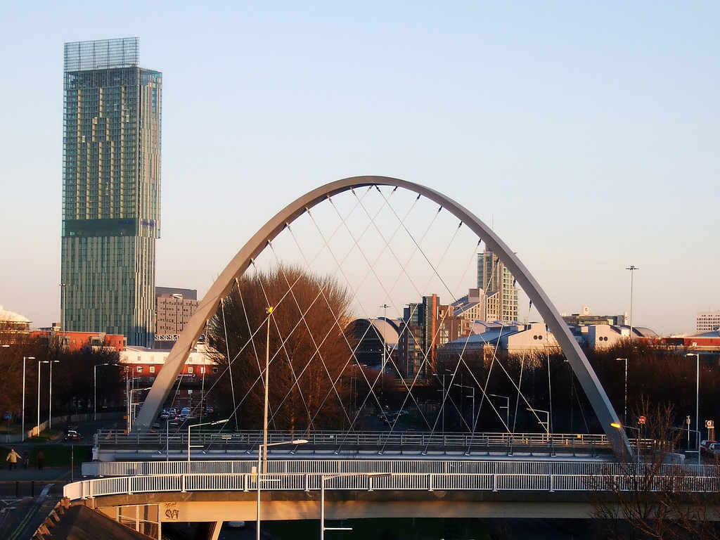 Named areas. Небоскреб «Битхэм-Тауэр» в Манчестере. Hulme Arch Bridge. Центр гражданского правосудия в Манчестере, Великобритания. Сургут Лондон.