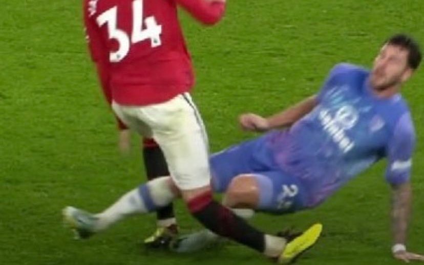 Donny van de Beek could be out for a year after horror tackle, according to medical expert | The Manc