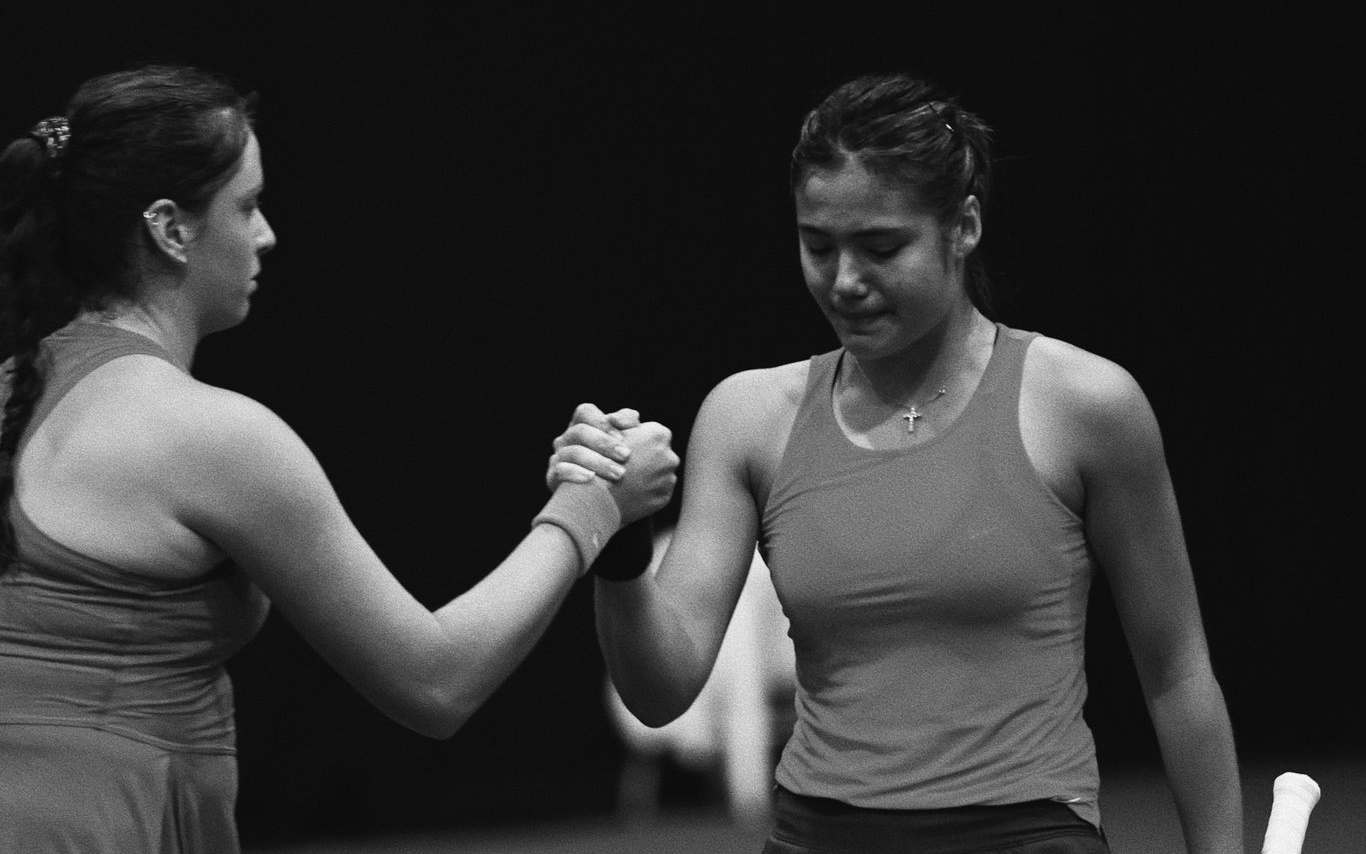 Crying Emma Raducanu injured ASB Classic