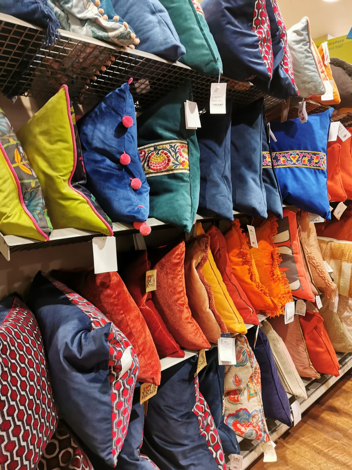 Popular bargain shop Homesense is closing its Manchester store