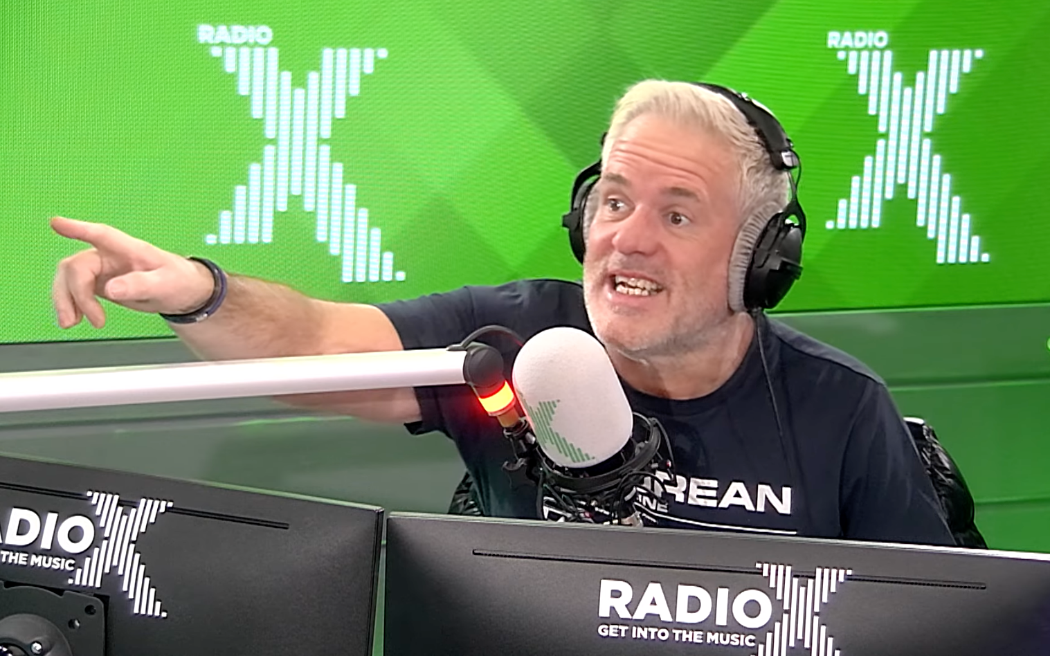 Chris Moyles says most unsigned artists are crap