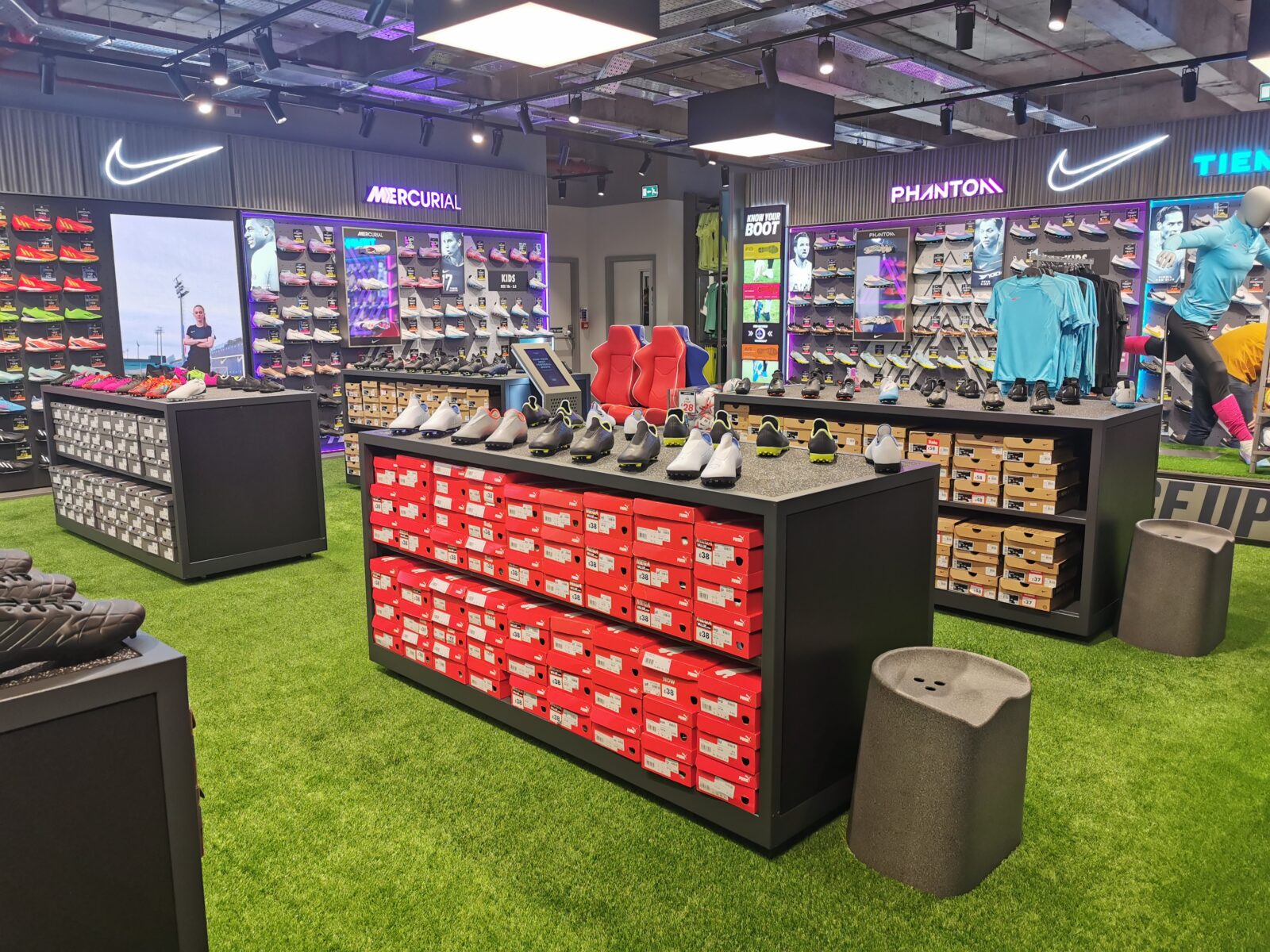 sports-direct-s-giant-new-high-tech-manchester-arndale-store