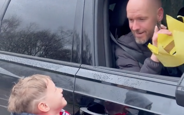 Erik ten Hag stops for young United fan