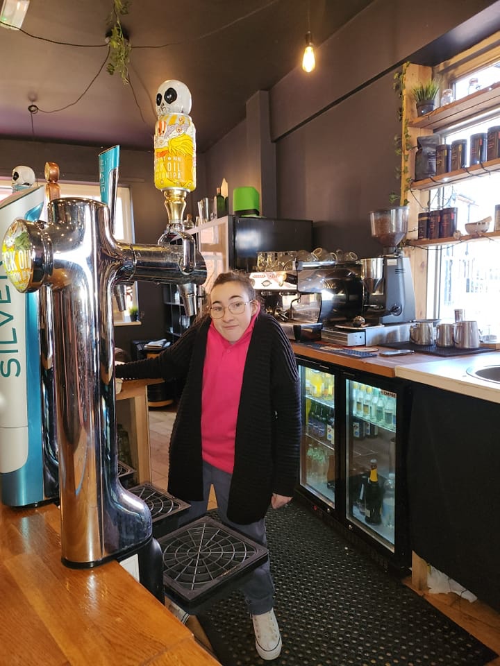 terminally ill woman wants to pull pints in 100 pubs before she dies