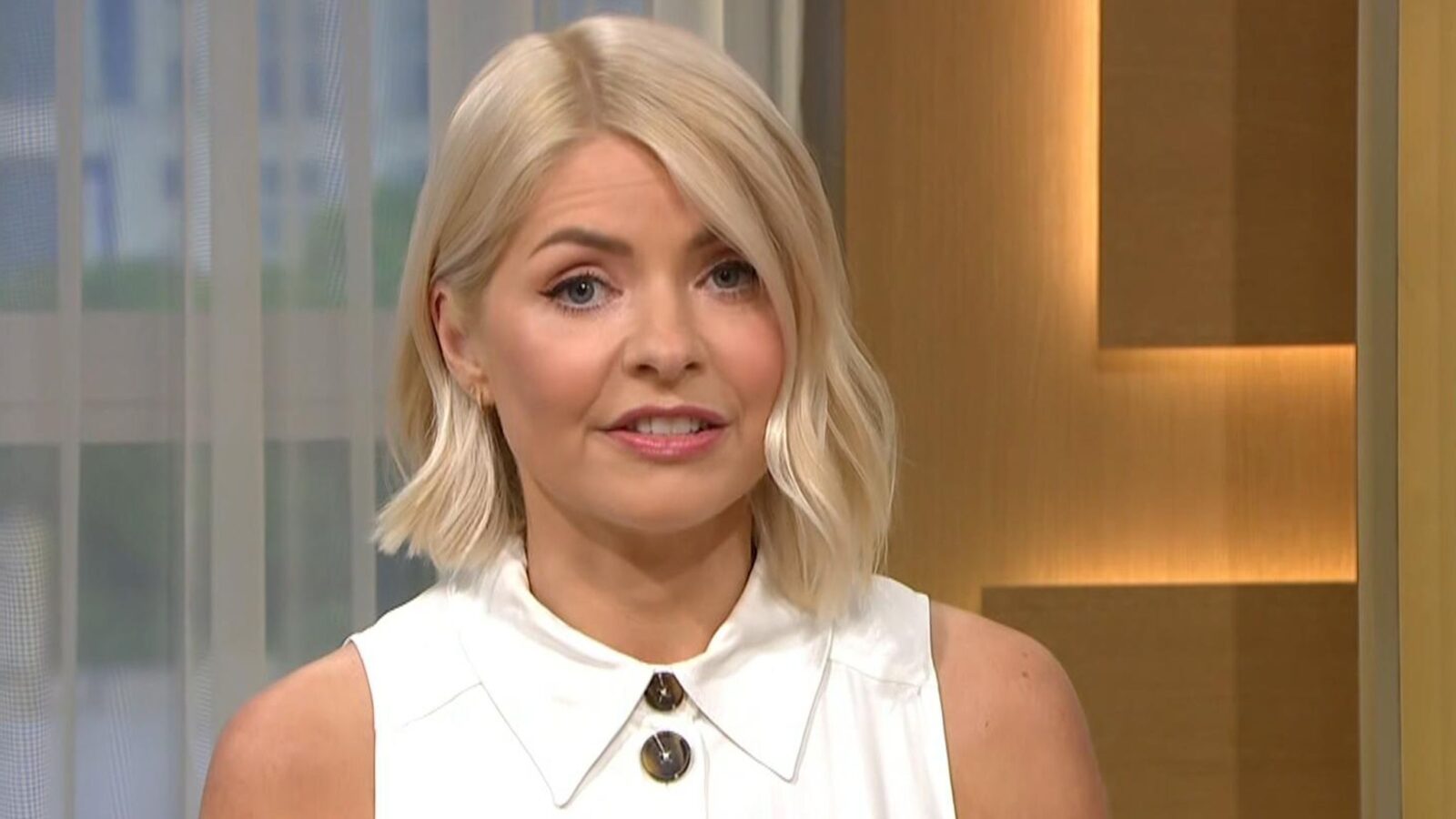 Holly Willoughby Delivers Honest And Emotional Statement Addressing Phillip Schofield Scandal On