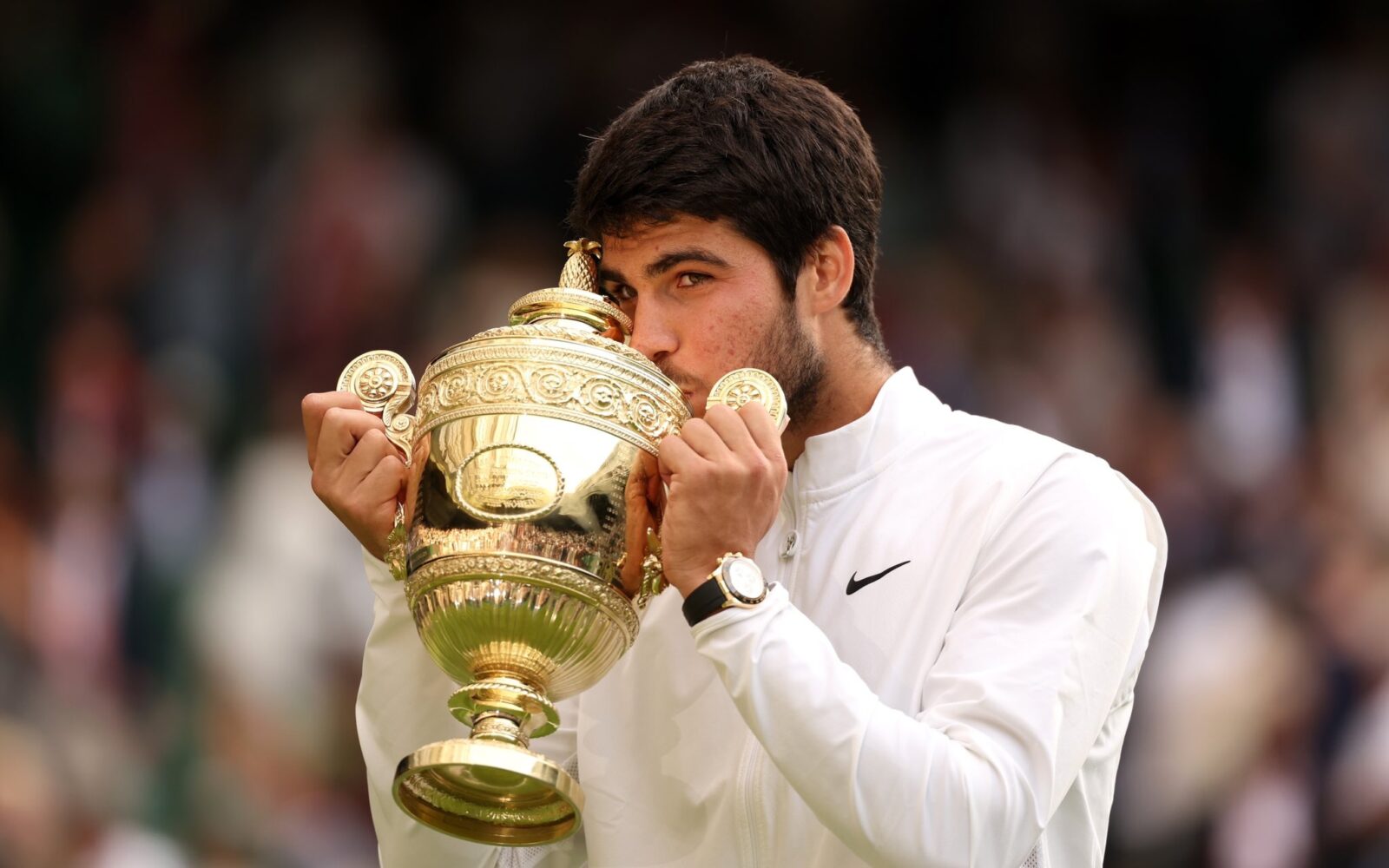 The comparison between Carlos Alcaraz's 2023 Wimbledon win and Rafael