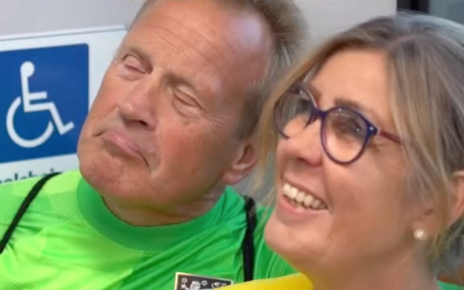 interviewer bumps into Mary Earps' parents on train at 2023 Women's World Cup