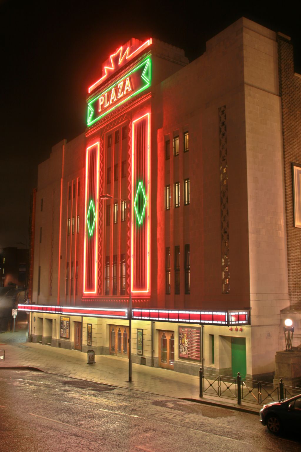 things on at the plaza stockport