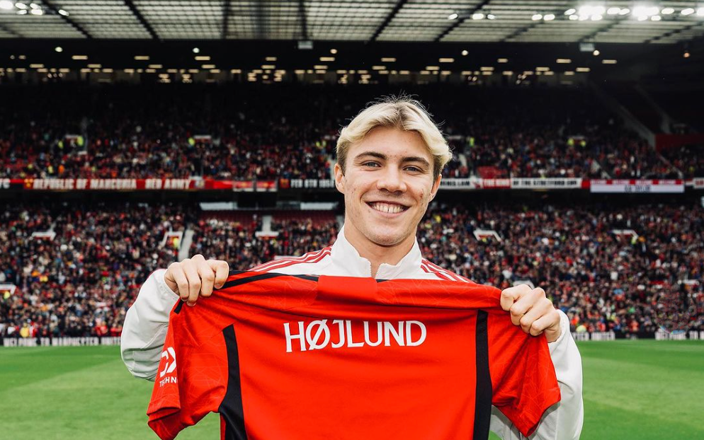 Reason why Manchester United couldn't sell Rasmus Hojlund shirts special font letters