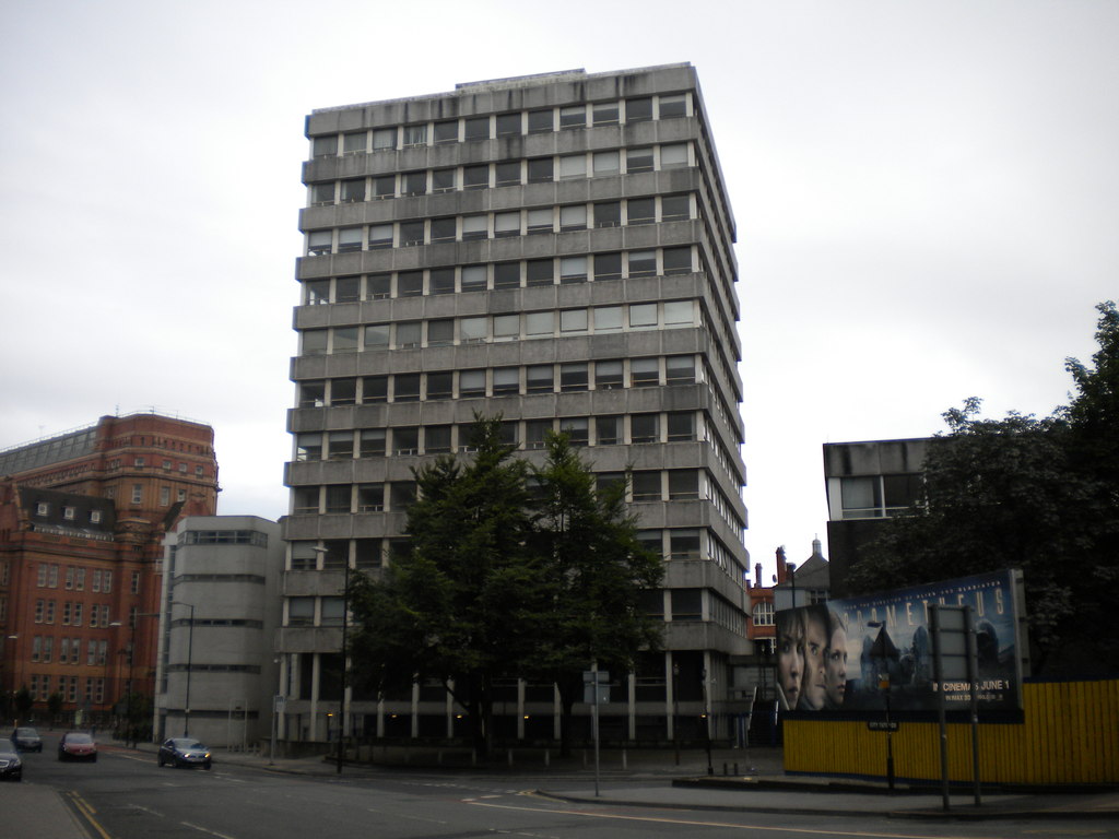 The old tower block on Aytoun Street. Credit: Geograph, Richard Vince