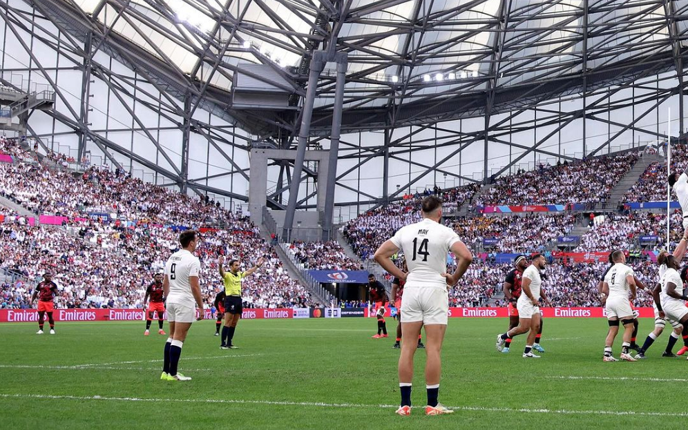 England rugby fans fight at Fiji game