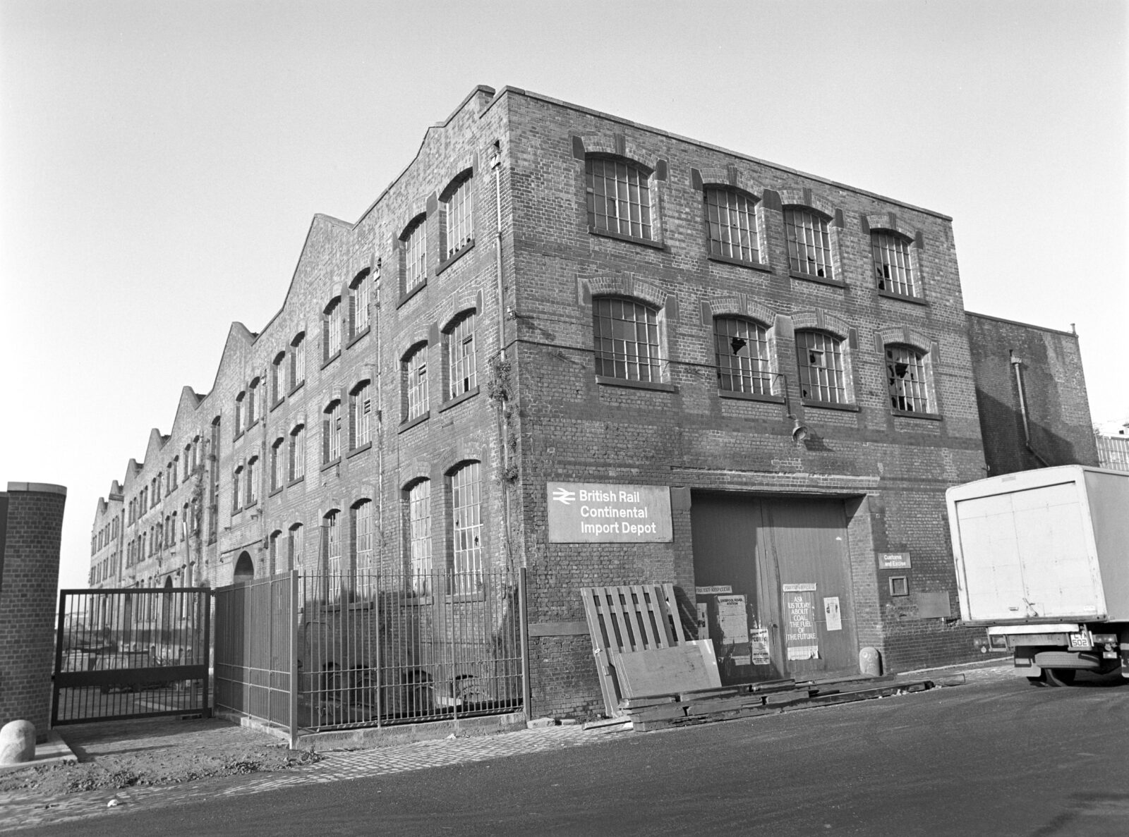Lower Byrom street warehouse, Liverpool road station, Manchester 1983