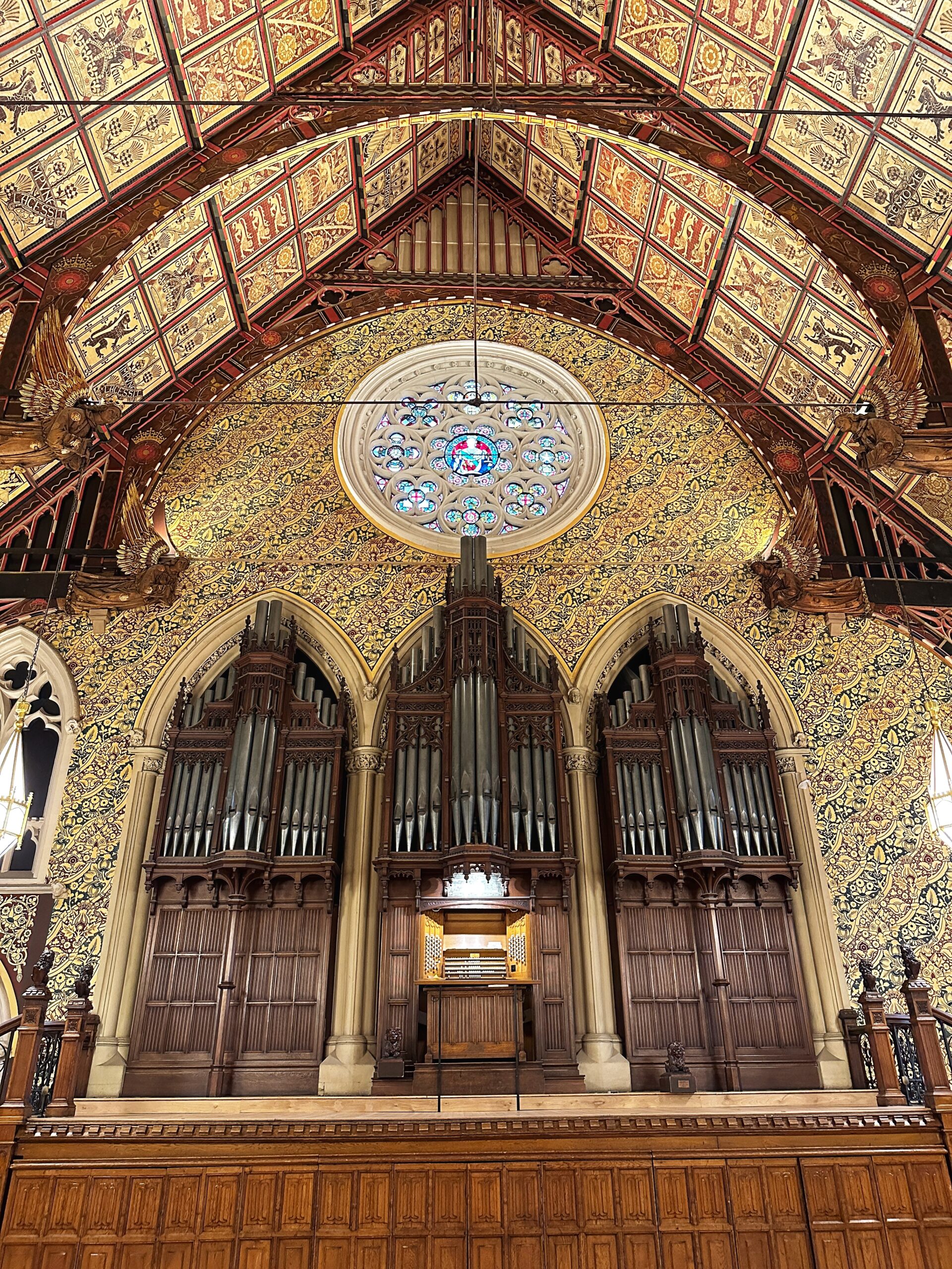 The huge organ in Great Hall