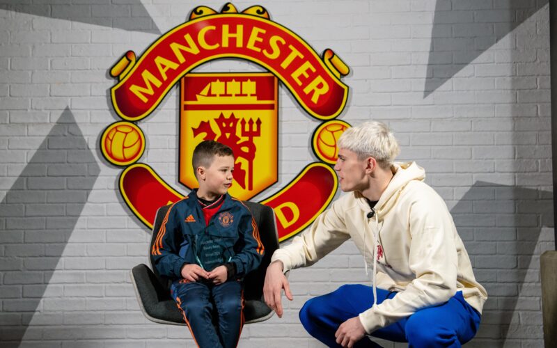 Young Man United fan meets Alejandro Garnacho after beating cancer