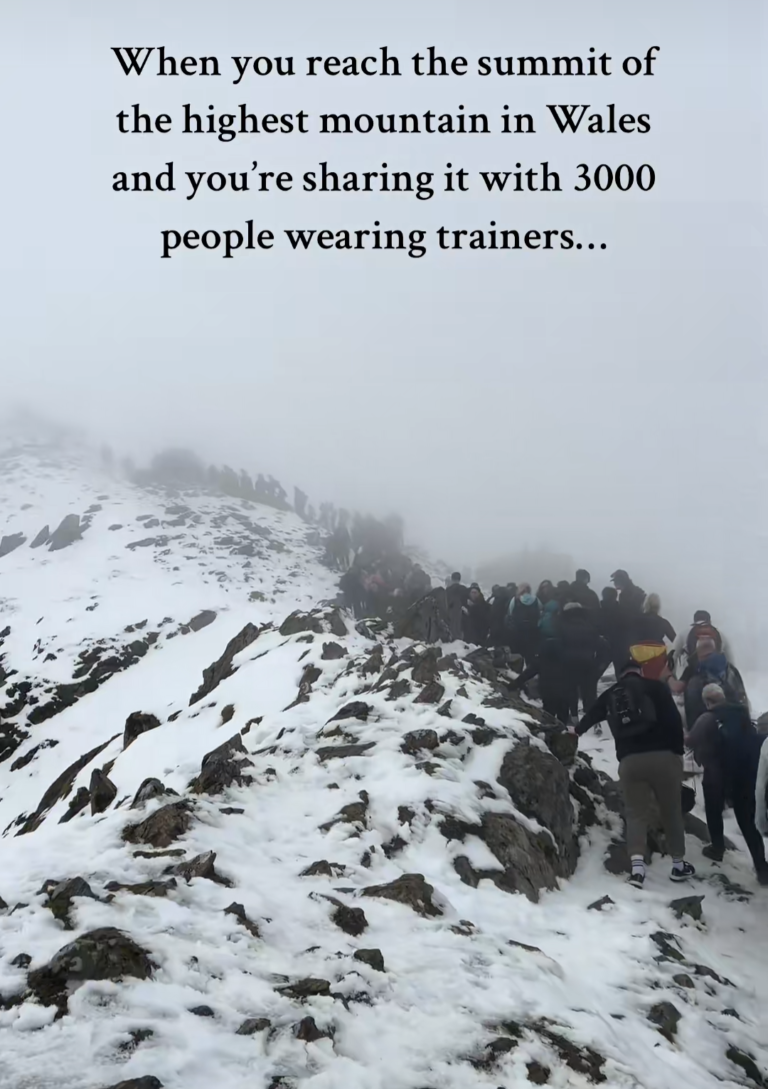 Man shows queue of 'people in trainers' at snowy Snowdon summit
