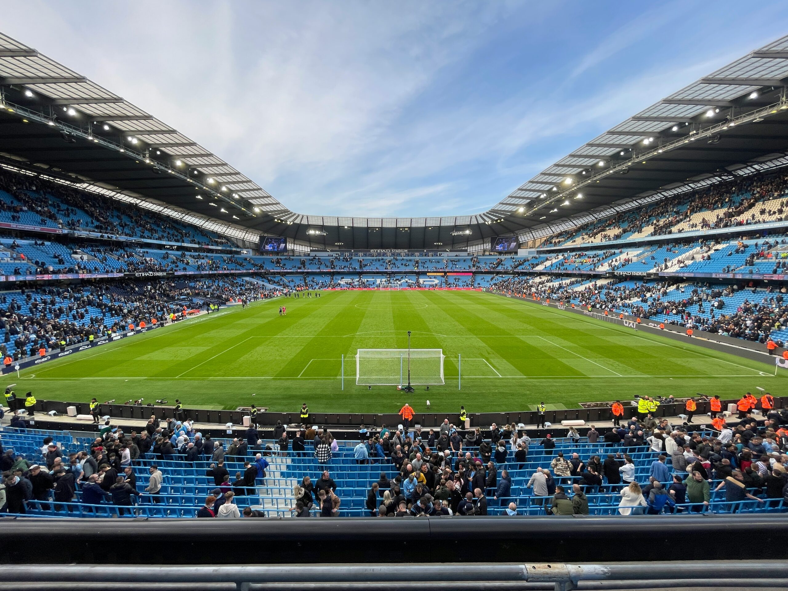 Manchester City will be aiming for a new Premier League title on Sunday while Barry Manilow plays next door. Credit: Unsplash