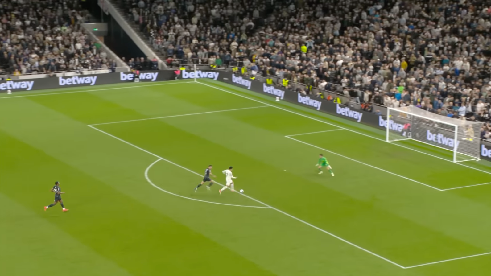 Stefan Ortega save against Son Man City vs Spurs