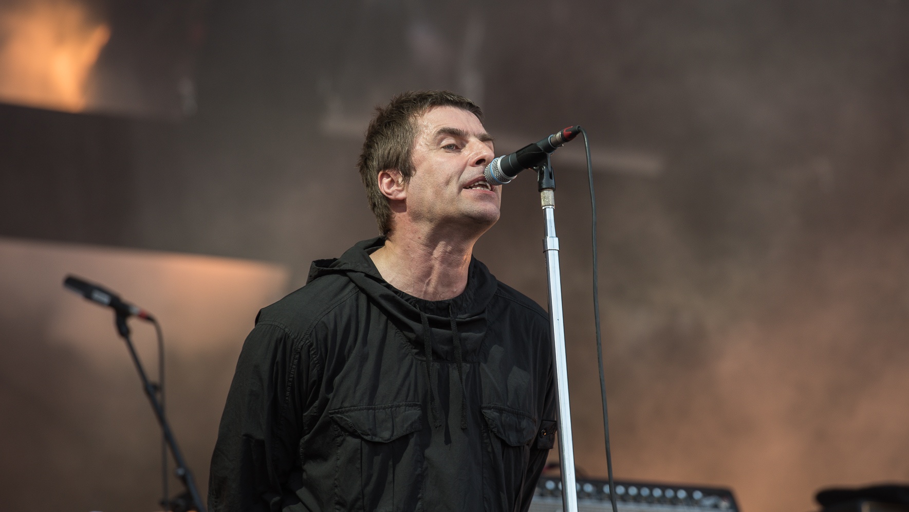 Liam Gallagher reserved sign on seat for Noel at London O2 gig