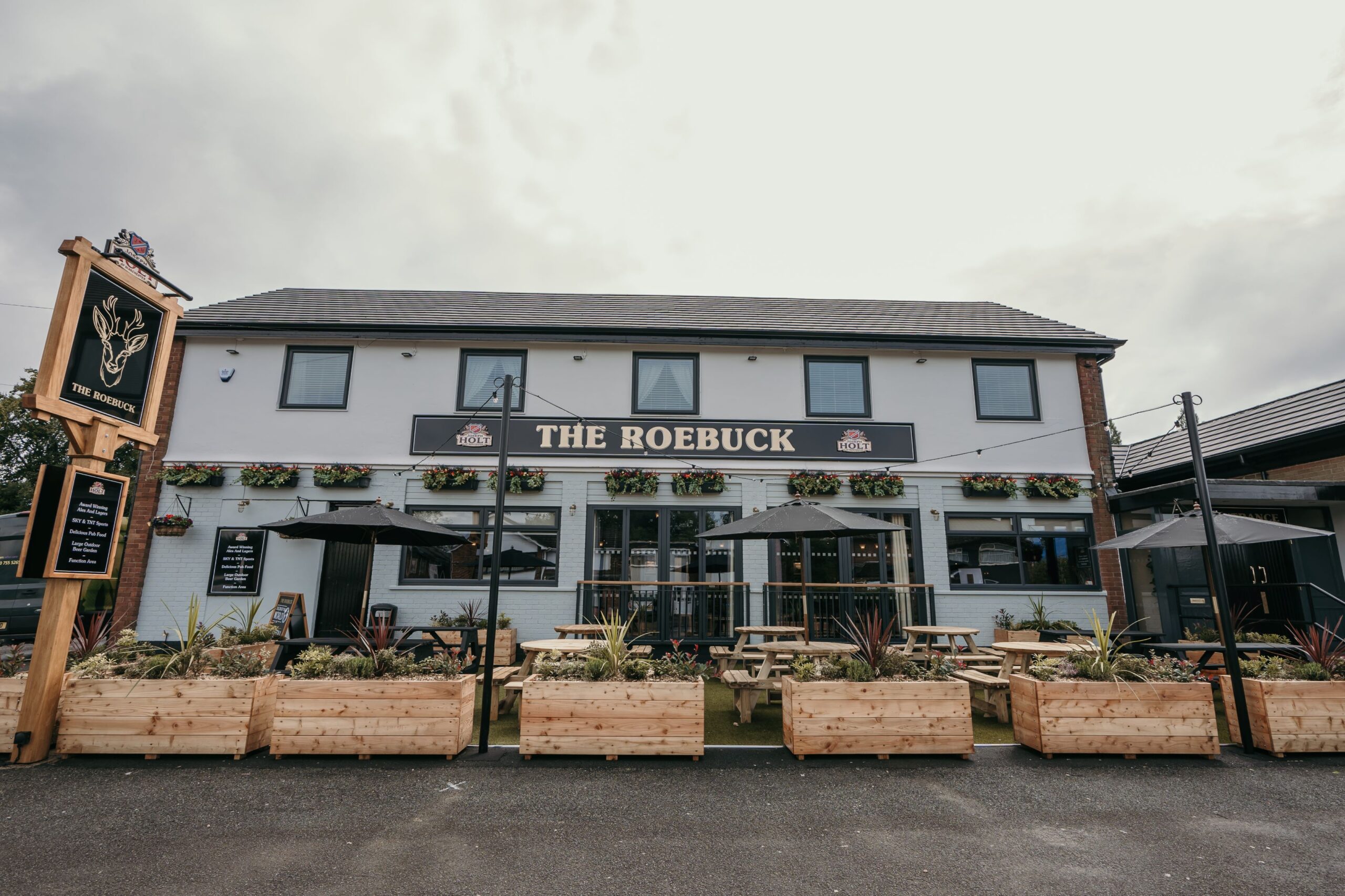 The Roebuck pub in Middleton, Rochdale is reopening - with an endorsement from Steve Coogan. Credit: Supplied, Joseph Holt