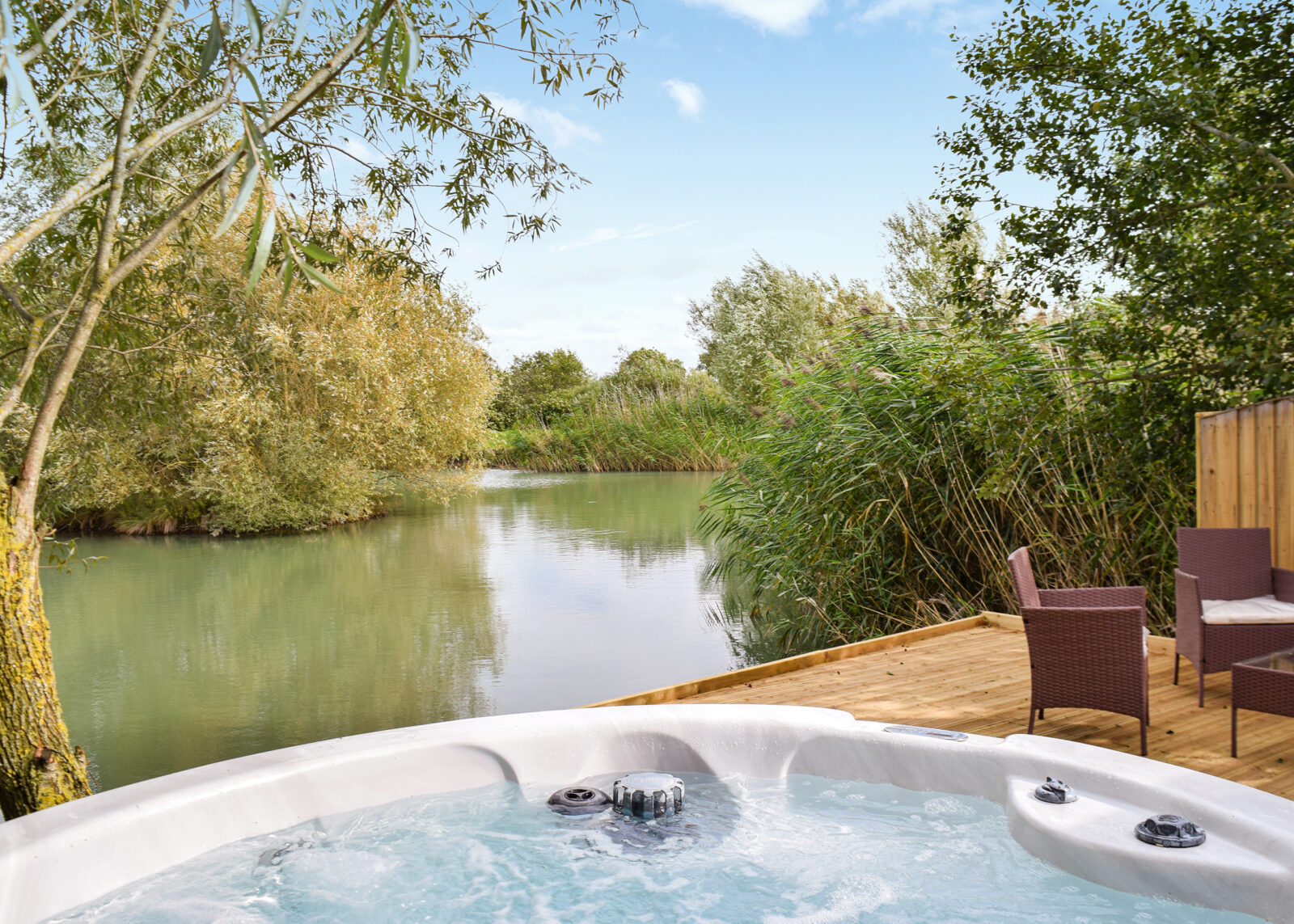 Coole Acres Fishery has hot tubs with waterfront views - and it's not far from Greater Manchester