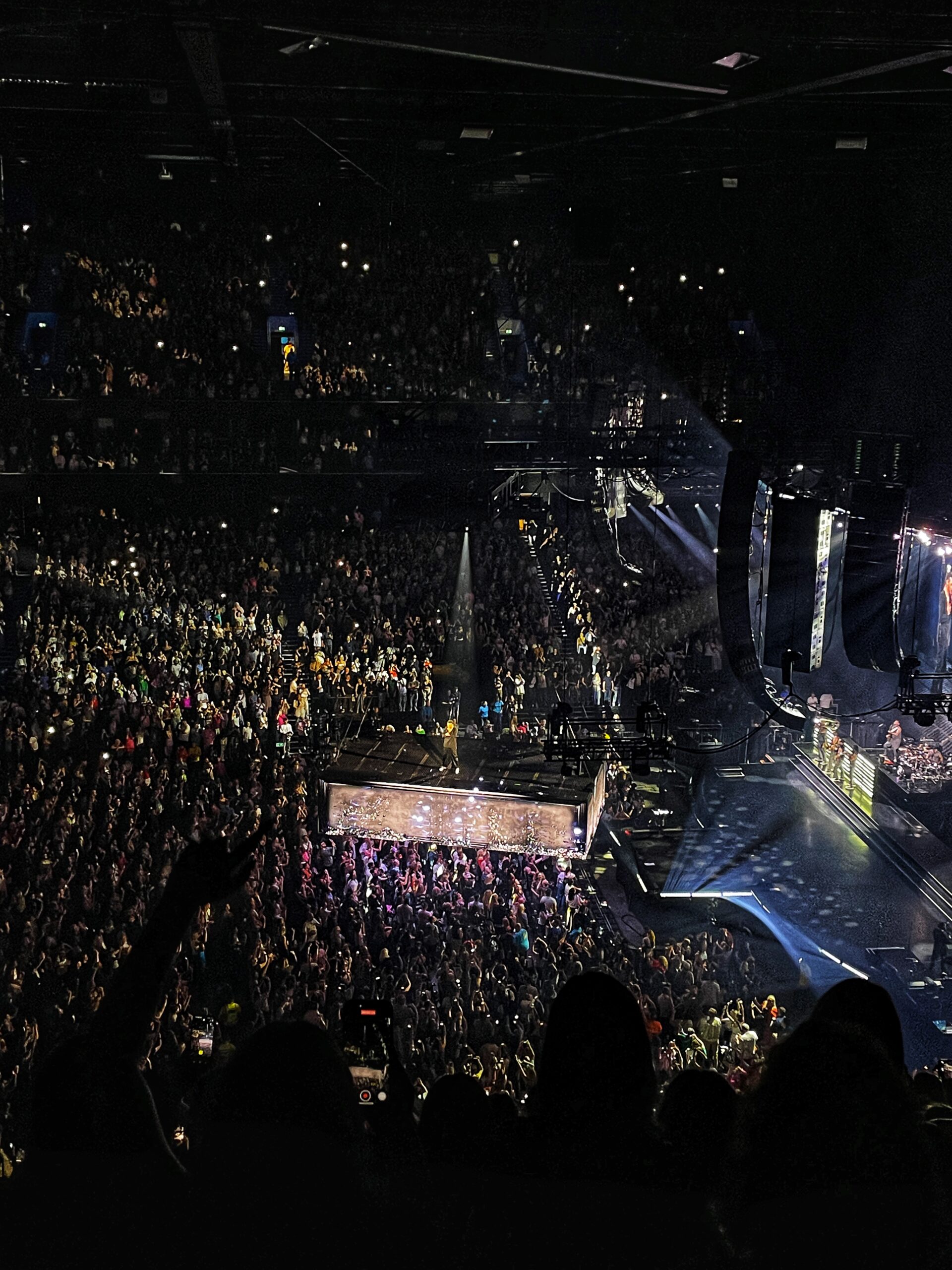 The floating stage at Justin Timberlake's Manchester show. Credit: The Manc Group