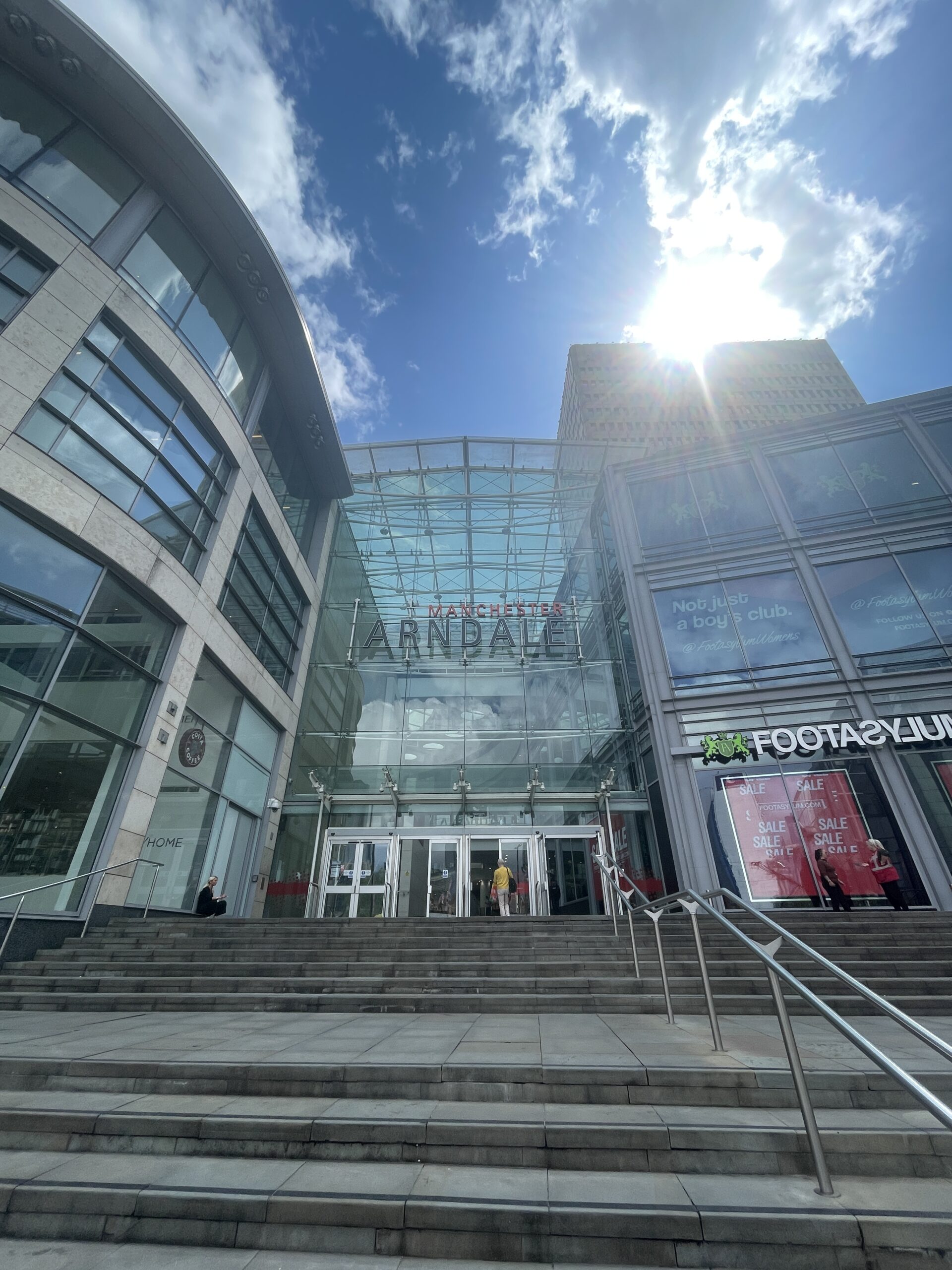 Morphe in Manchester Arndale has closed, along with its six other beauty stores in the UK. Credit: The Manc Group