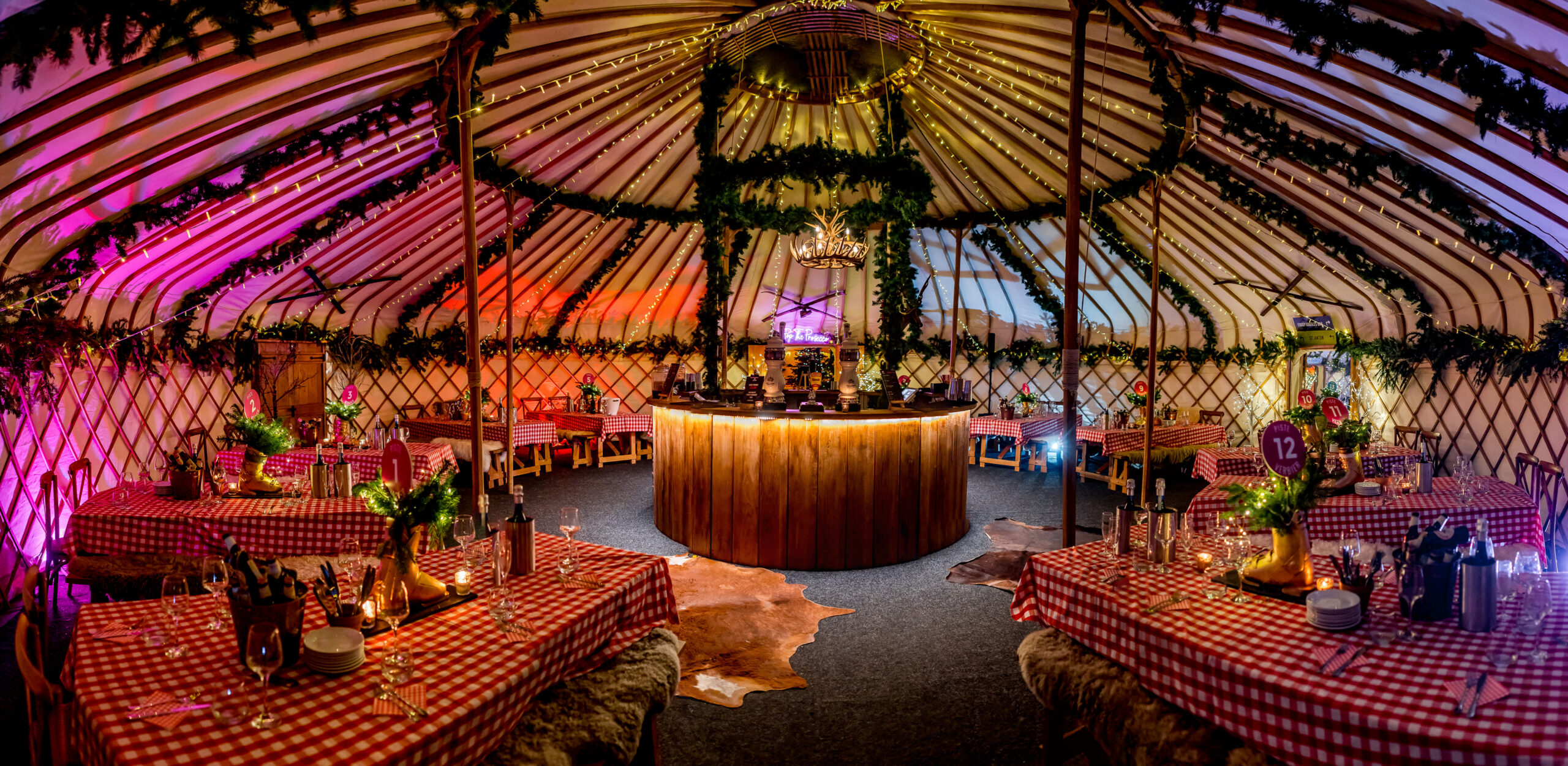 A pop-up apres-ski bar with yurts, live music and steins has opened in Greater Manchester